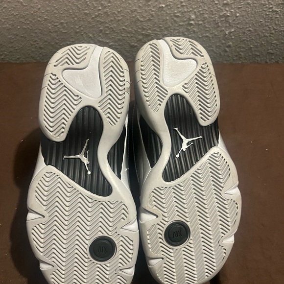 Jordan 14 Retro Metallic Silver fits kids size 5 Preowned - Picture 6 of 7